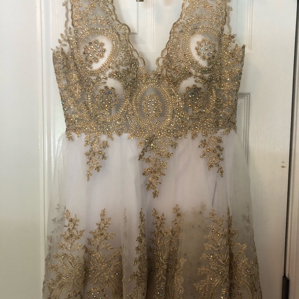 Size 14 Gold and White Short Gown 36” long